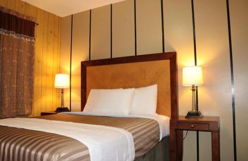 Okanagan-Similkameen Hotel | Plaza Motel