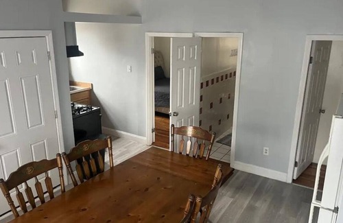 New Bedford Apartment | PLEASANT 4-BDRM 2ND FL CENTRALLY LOCATED CLOSE TO ATTRACTIONS