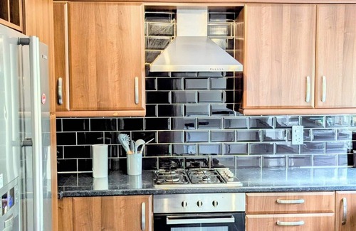 Thamesmead East House | Pleasant 4-bedroom house with WiFi in Erith