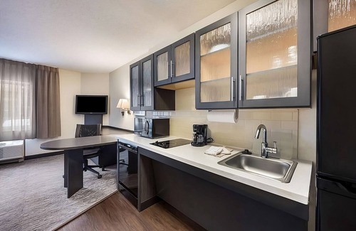 Las Colinas Hotel | Pleasant and Comfortable Stay! Pet-Friendly, Close to Dallas-Fort Worth Airport