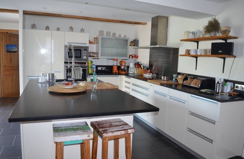 Gan House | Pleasant and functional house, with courtyard and large garden in the city center