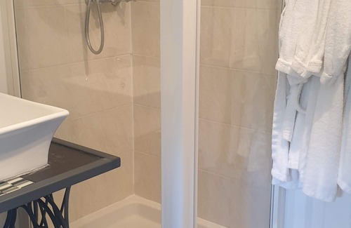 Parranquet Bed & Breakfast | Pleasant bed and breakfast "Maddy" at Clos de Parranquet.