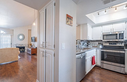 La Contessa Condo | Pleasant Front Quarters BD/BA/Pool