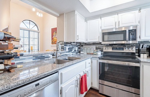 La Contessa Condo | Pleasant Front Quarters BD/BA/Pool