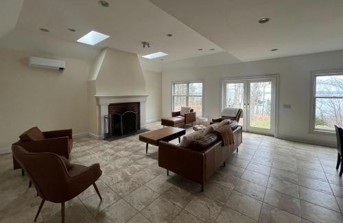 Pleasant Point House | Pleasant Point Cove