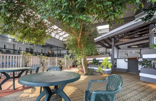 New Cumberland House | Pleasant room with bath close to the State Capital