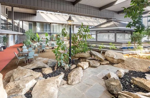 New Cumberland House | Pleasant room with bath close to the State Capital