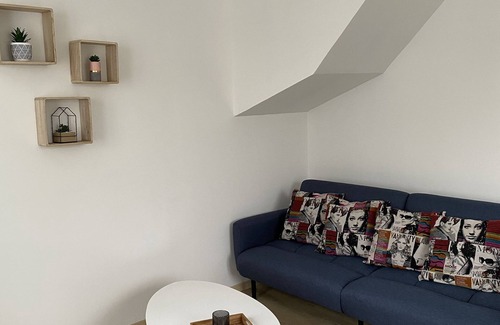 Eu House | Pleasant town house with free parking