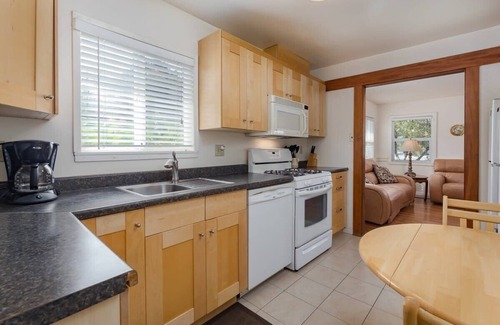 Opal Cliffs Apartment | Pleasure Point Cottage #A- pet friendly