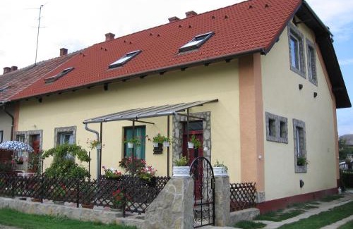 Sarvar Apartment | Pleiveisz Apartman