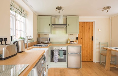 Dargate Cottage | Plum Pudding Stables by Bloom Stays - sleeps 2 guests in 1 bedroom