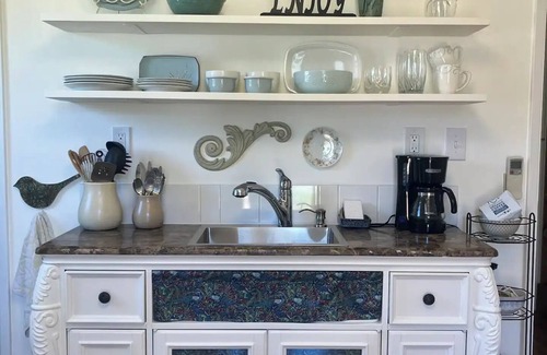 Bryn Mawr-Skyway Cottage | Plum Tree Suite