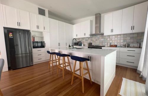 Greenhills Beach Villa | Plumeria Cottage Haven by the Beach 25mins from Sydney CBD