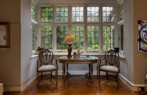Woking House | Plush Country House with Indoor Pool
