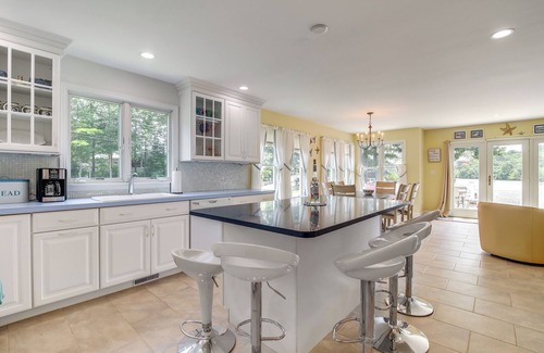 West Wareham House | Plymouth Getaway w/Private Lake Beach + Kayaks!