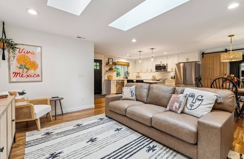 Alderwood Manor House | PNW Summer Haven - Close to Light Rail, Downtown, & Mtns