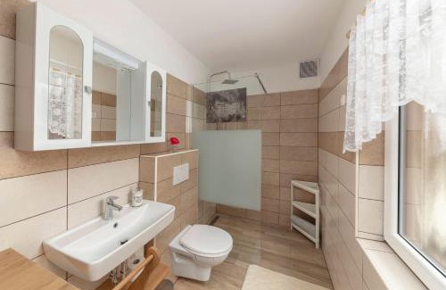 Predjama House | Počitniška Hiša Pr Martinovih