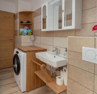 Predjama House | Počitniška Hiša Pr Martinovih