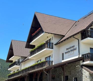 Sugag House | Poarta Raiului