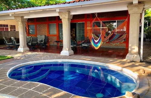Pochomil House | Pochomil Beachfront frente al mar 4cuartos 12personas MAX piscina