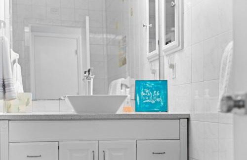 Laurel House | Poco Tortuga