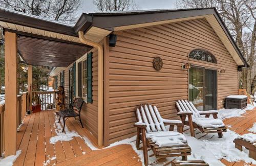 Lake Harmony Estates House | Poconos Home with Deck Walk to Lake Harmony!