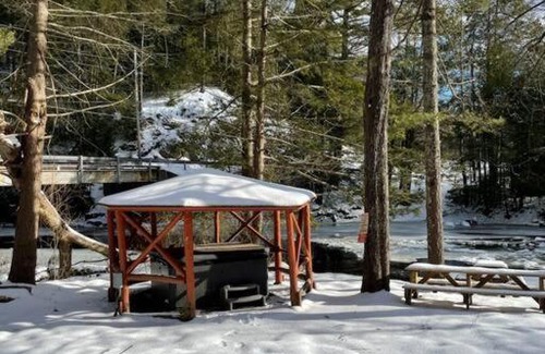 East Stroudsburg House | Poconos Pool Paradise
