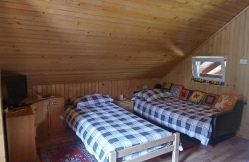 Ilirska Bistrica Ski Chalet | Podklanci-house in the forest