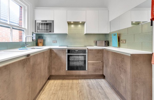 Worthing Apartment | Poets Apartment with Free Parking | By My Getaways