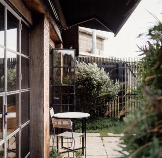 Surf Beach Villa | Poets corner cottage