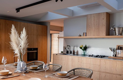 Nelson Region House | Pohutukawa Lodge, Pepin Island