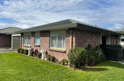 Matamata House | POHUTUKAWA PLACE