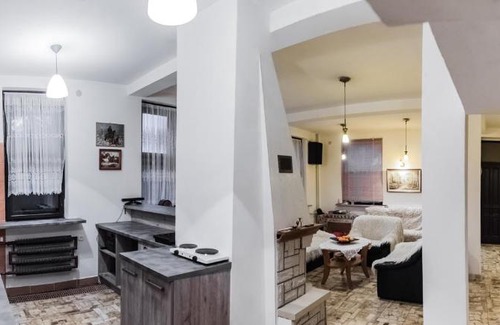 Ujsoy House | POKOJE GOŚCINNE
