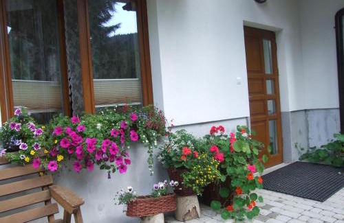 Poreba Wielka House | Pokoje i apartamenty pod Jaworzyną w Koninkach