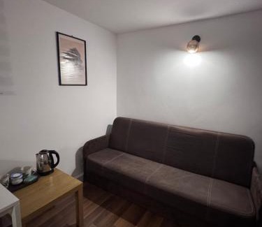 Targowek House | Pokoje na Zaciszu - Metro Zacisze