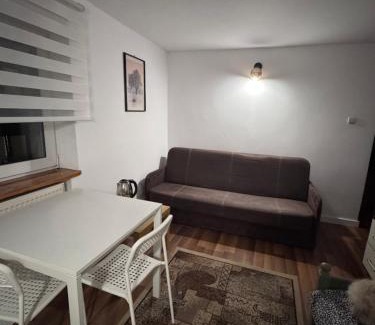Targowek House | Pokoje na Zaciszu - Metro Zacisze