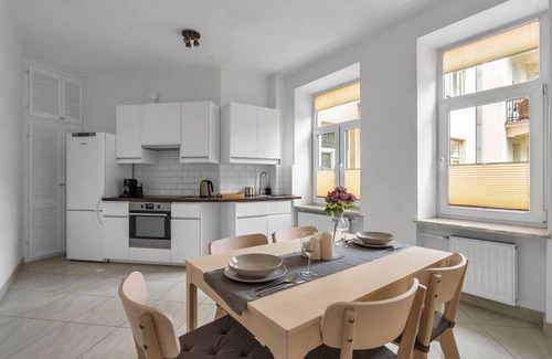 Srodmiescie Południowe Apartment | Pole Mokotowskie - 60m2, Metro, Park, Shops Nearby by Rentujemy