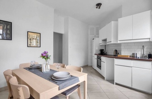 Srodmiescie Południowe Apartment | Pole Mokotowskie - 60m2, Metro, Park, Shops Nearby by Rentujemy