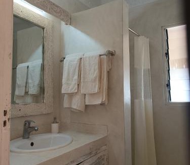 Gede Bed & Breakfast | Pole Pole Beach House