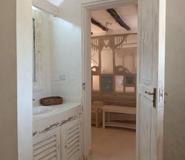 Gede Bed & Breakfast | Pole Pole Beach House