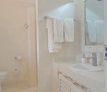 Gede Bed & Breakfast | Pole Pole Beach House