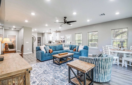 Washington House | Pond + Trails On-Site: Washington Escape!