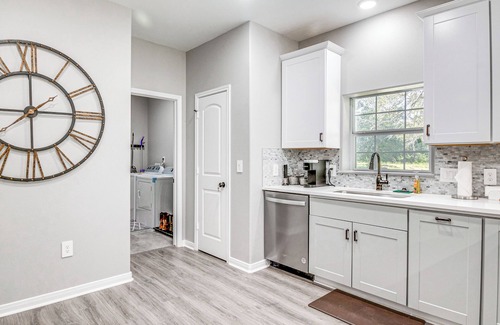 Washington House | Pond + Trails On-Site: Washington Escape!