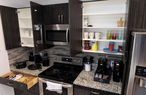 Southwest Edmonton Apartment | Pond View 3 Bed Airport Nearbynn