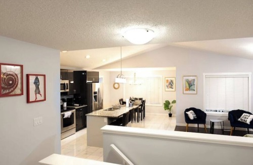 Southwest Edmonton Apartment | Pond View 3 Bed Airport Nearbynn