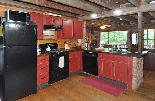Berkeley Springs Cabin | Pondview Cabin - Log Cabin Retreat
