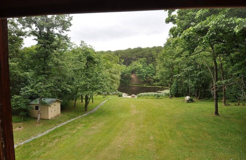 Berkeley Springs Cabin | Pondview Cabin - Log Cabin Retreat