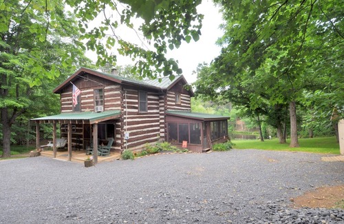 Berkeley Springs Cabin | Pondview Cabin - Log Cabin Retreat