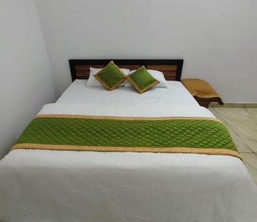 Mannarkkad Hotel | Ponnus Residency