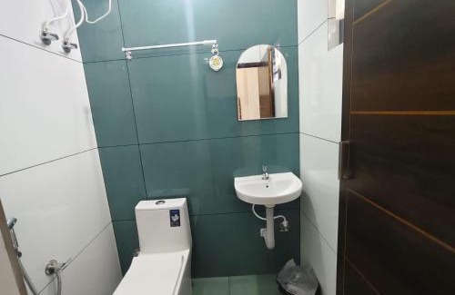 Mannarkkad Hotel | Ponnus Residency